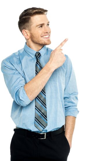 manager-stel менеджер СТЭЛ улыбается и показывает указательный палец вверх