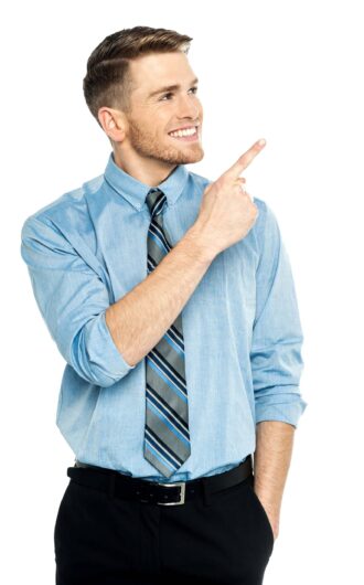 manager-stel менеджер СТЭЛ улыбается и показывает указательный палец вверх