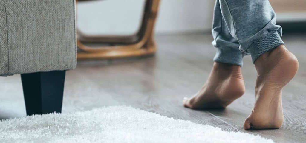 teplyj-pol-pod-laminat-bosikom босиком по теплому полу